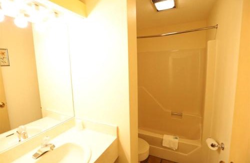Waterville Valley House | Inns of Waterville Valley 205 One Bedroom Unit at Inns of Waterville Valley