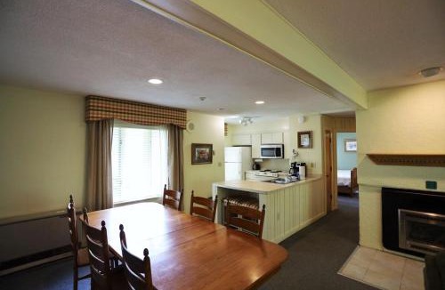 Waterville Valley House | Inns of Waterville Valley 201 Two Bedroom Unit at Inns of Waterville Valley