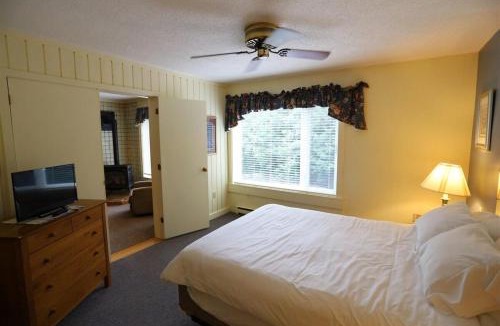 Waterville Valley House | Inns of Waterville Valley 204 One Bedroom Condo at Inns of WV