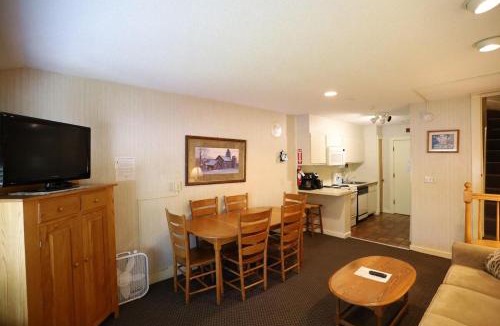 Waterville Valley House | Inns of Waterville Valley 308 Two Bedroom Unit at Inns of Waterville Valley