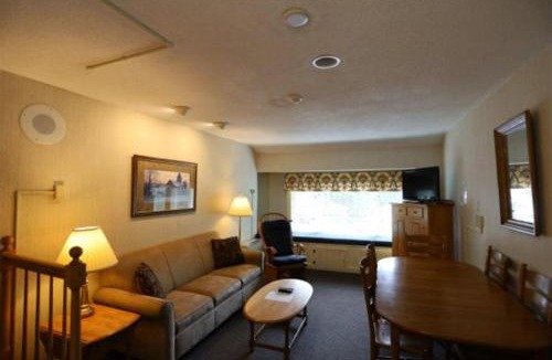 Waterville Valley House | Inns of Waterville Valley 306 Two Bedroom Unit at Inns of Waterville Valley