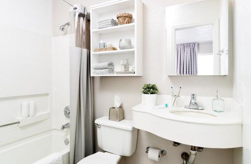 Ross Township Hotel | InTown Suites Extended Stay Pittsburgh PA