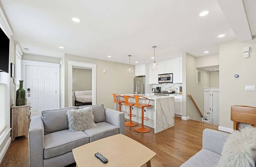 Riverside Apartment | Inviting 3BR In Cambridge, Walk To T & Central Sq