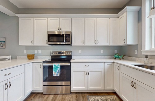 Arundel Cottage | Inviting getaway w/ AC, heated pool, hiking trails, gym & nearby beaches
