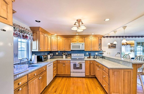 Quincy House | Inviting Quincy Home Rental w/ Outdoor Pool!