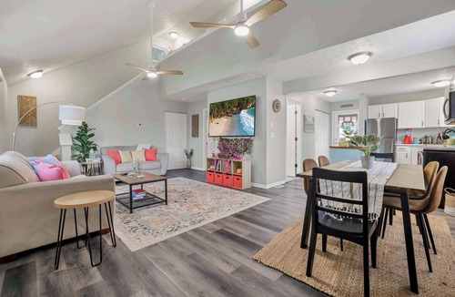 Buckeye Lake House | Island Vibes| Hot Tub|Short Walk To Buckeye Lake