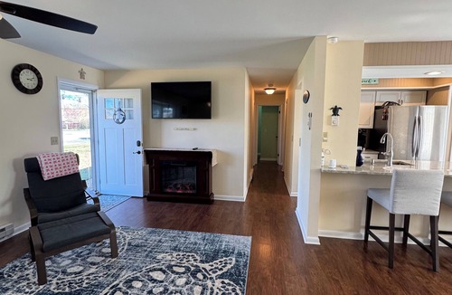 Easton House | “It's A Shore Thing” located in beautiful Easton, MD. Close to MD & DE beaches.
