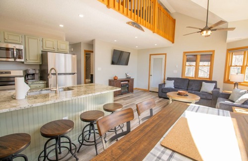 Woodstock House | Jack O' Lantern 3BR Condo Unit 1