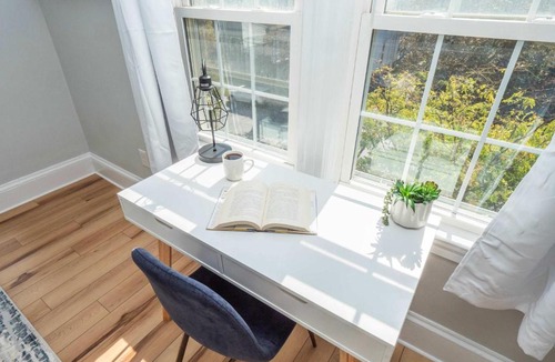 Federal Hill Apartment | Jennifer's Modern & Comfy Broadway Walkable Stay