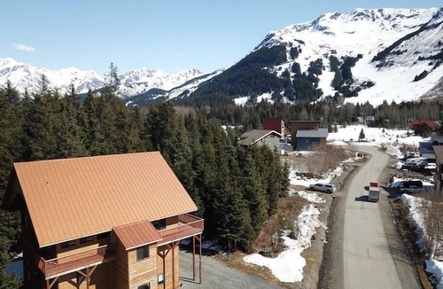 Alyeska Ski Chalet | Jeremys Mountain Chalet @jeremysmountainchalet