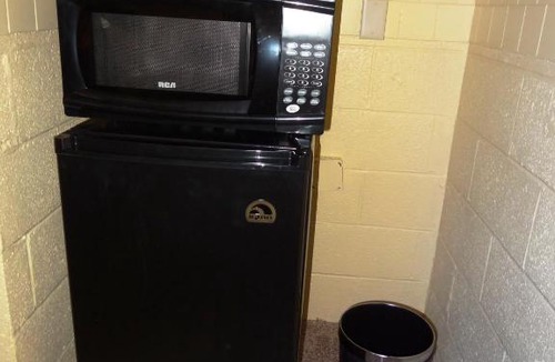 Mount Ida Hotel | JI8 - JI8, Queen Guest Room at the Joplin Inn
