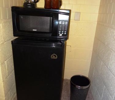 Mount Ida Hotel | Joplin Inn King Guest Room