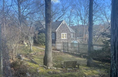 Cutchogue House | July-Oct: 3 bm charming Waterfront Artist Cottage for Rent In North Fork, NY n