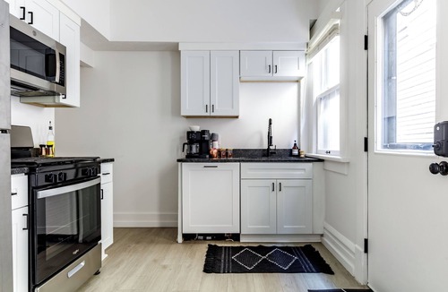 Victorian Village Apartment | Jungle House Boutique Residences – Downtown Columbus & Short North