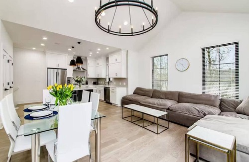 Italian Village Apartment | Jungle House Designer Residences – Downtown Columbus
