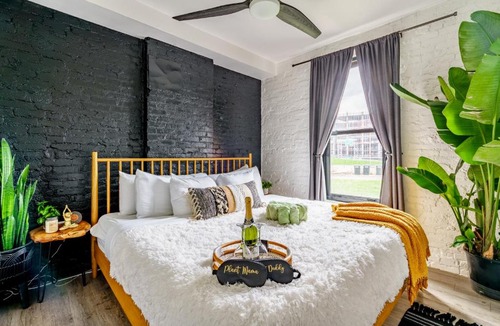 Italian Village House | Jungle House Downtown Columbus - Modern Boutique Suites