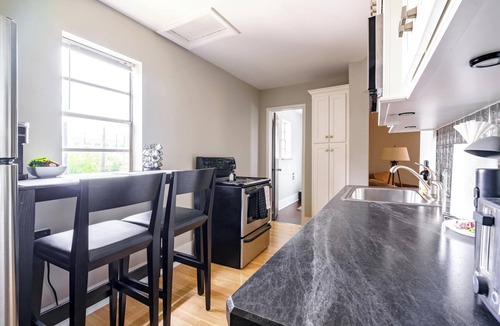Victorian Village House | Jungle House Modern Lofts – Arena District & Short North