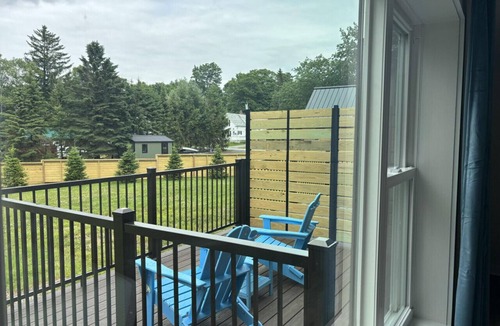 Greenville Junction Hotel | Juniper Motel-Deluxe Double Queen Suite*RM10*Pet Friendly*Lake Access