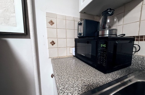 Brockton House | JXN BnB: Cozy Master Suite Oasis - Mins away from Boston