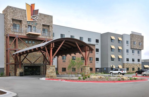 Independence Hotel | Kansas City Lakeside Charm: Lodge with Rustic Facilities | 2 Units