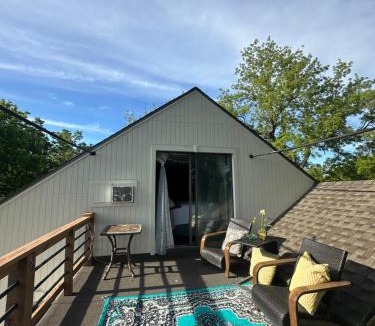 North Kansas City House | Kansas City Skyline Escape 2 Bedrooms & Private Deck