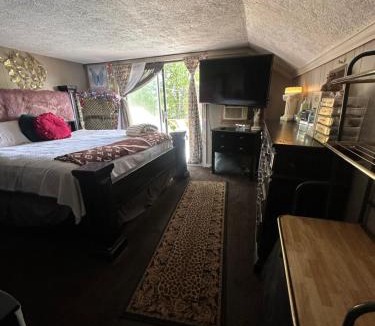 North Kansas City House | Kansas City Skyline Escape 2 Bedrooms & Private Deck