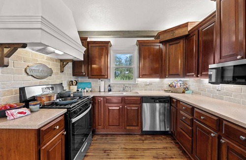 New Century House | Kansas Farm & Lake Stay. Wade Ranch. World Cup
