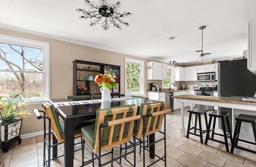 Nashville House | Karaoke Lounge · 4BR Sleeps 9 · Dog-Friendly
