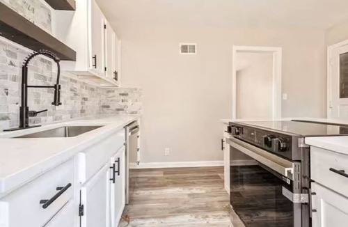 Raytown House | KC Family Retreat Modern, Safe & Spacious Minutes to Arrowhead & Downtown