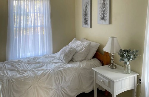 Yarmouth Cottage | Kelley's Ocean View Cottage Little Johns Island