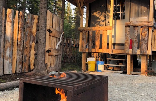 Kenny Lake Cabin | Kenny Lake Cabin 25 miles from famous Copper River fish in Chitina! Pets ok!
