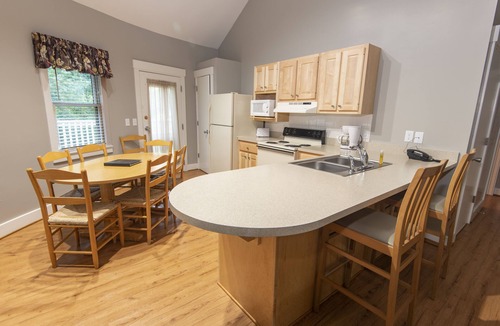 Gilbertsville Hotel | Kentucky Dam Village State Resort Park