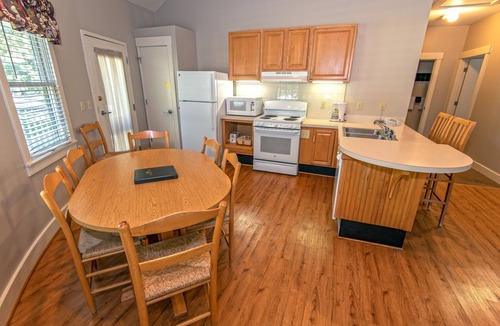 Gilbertsville Hotel | Kentucky Dam Village State Resort Park
