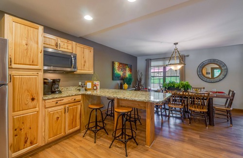 Benton Cabin | Kentucky Deer Run- Wheelchair Accessible, Lakefront, Private Dock, Fully Updated