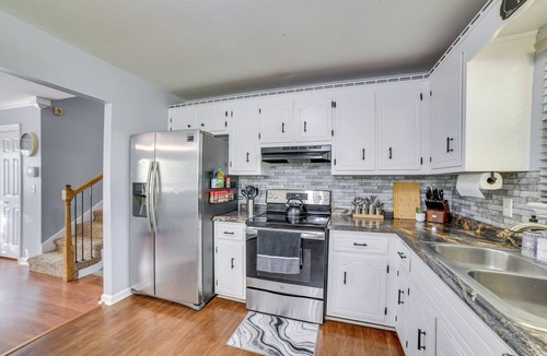 Oak Grove House | Kentucky Vacation Rental Escape w/Deck