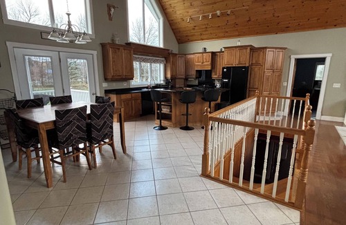 Derby Center House | Kid and Dog friendly 3-bedroom home with pool, fitness room, and privacy