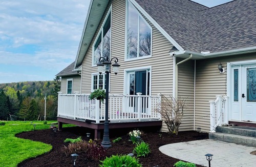 Derby Center House | Kid and Dog friendly 3-bedroom home with pool, fitness room, and privacy