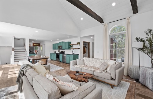 Winona Cottage | kids secret room, Canoes/Kayaks, fire pit, ev charger.