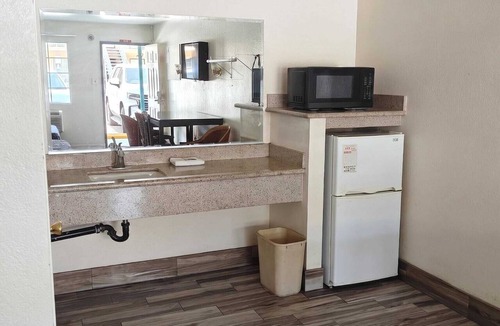 Oxnard Apartment | King Bed Accessible|Non-Smoking