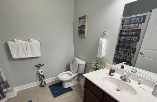 Smith Mountain Lake Resort | King bed corner studio Mariners Resort w/ Amenities indoor pool