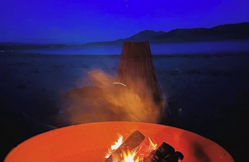 Levan House | King Bed-Firepit-Shade-Chairs-Dark Skies