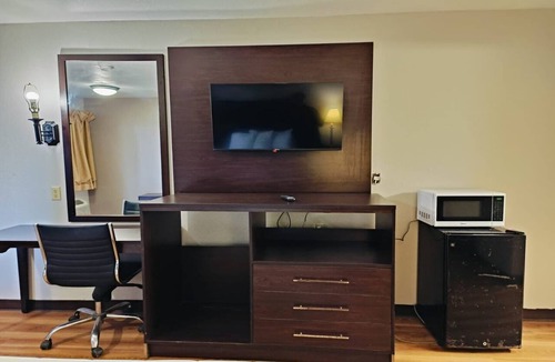 Wichita Falls Apartment | King Bed Non-Smoking