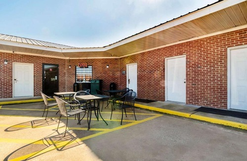 Ruleville Apartment | King Bed | Ruleville MS
