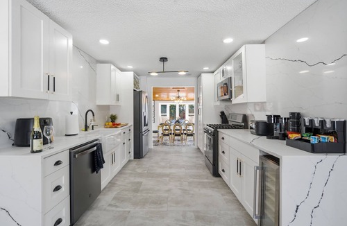 Chicopee House | King Bed w/Game Room near Massmutual w/Riverview