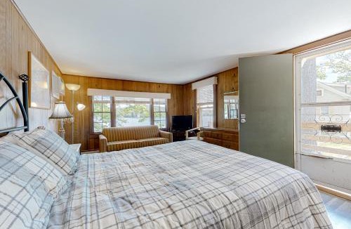 Alton Bay Hotel | King Birch Lake Home, Unit 10