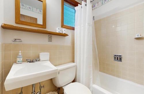 Alton Bay Hotel | King Birch Lake Home, Unit 5