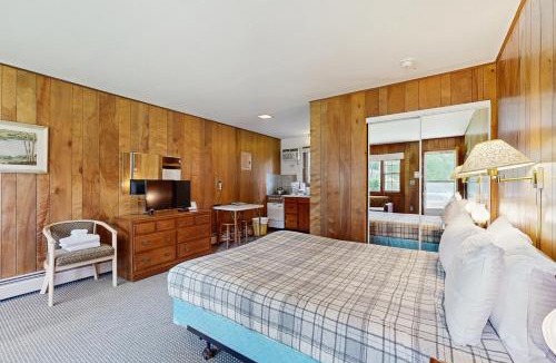 Alton Bay Hotel | King Birch Lake Home, Unit 7