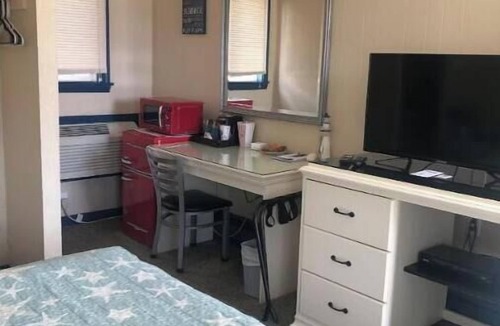 Buzzards Bay Hotel | king Grand with sofa sitting area
