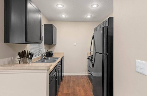 Easton Apartment | King | Queen bedroom w/Balcony Near Easton