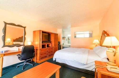 Lawton Hotel | King Room Perfect for Road Trippers – Convenient Location Near Major Roads